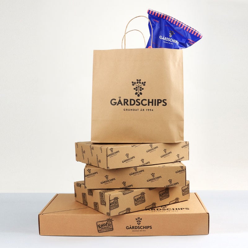 Lådor och bärkasse med kundunikt tryck