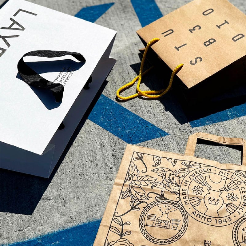 Vita & bruna bärkassar