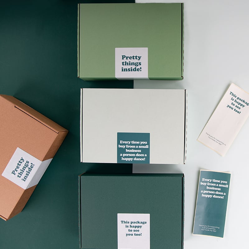 Förslutningsetikett i gröna nyanser med tryck- Engelsk text - 1