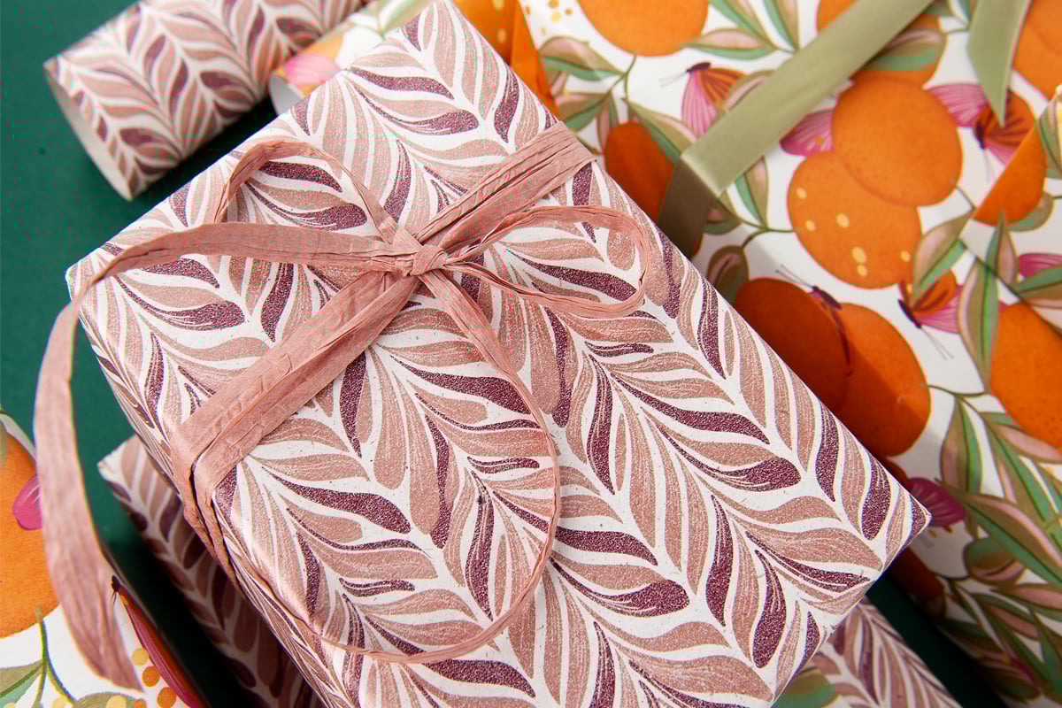 Presentpapper Fjäderblad rosa/lila - 2