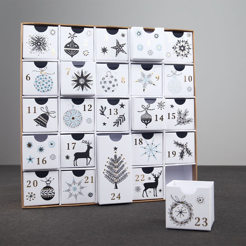 Presentpapper Silver dots - 3