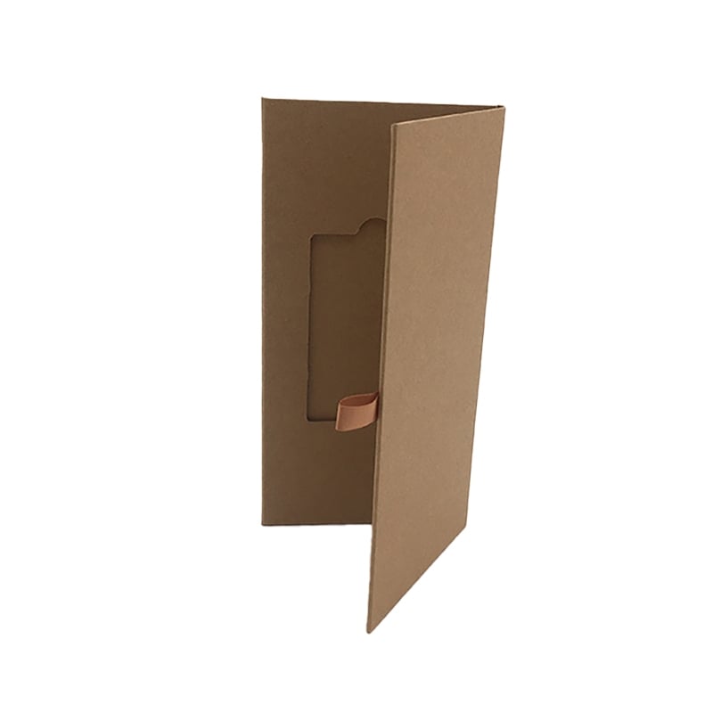 Lyxigt naturfärgat presentkortsfodral med magnetstängning - 1