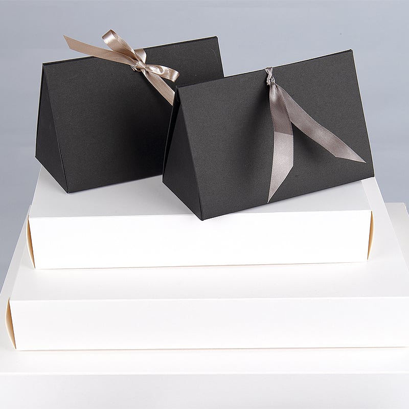 Presentkartong trekant svart - 2